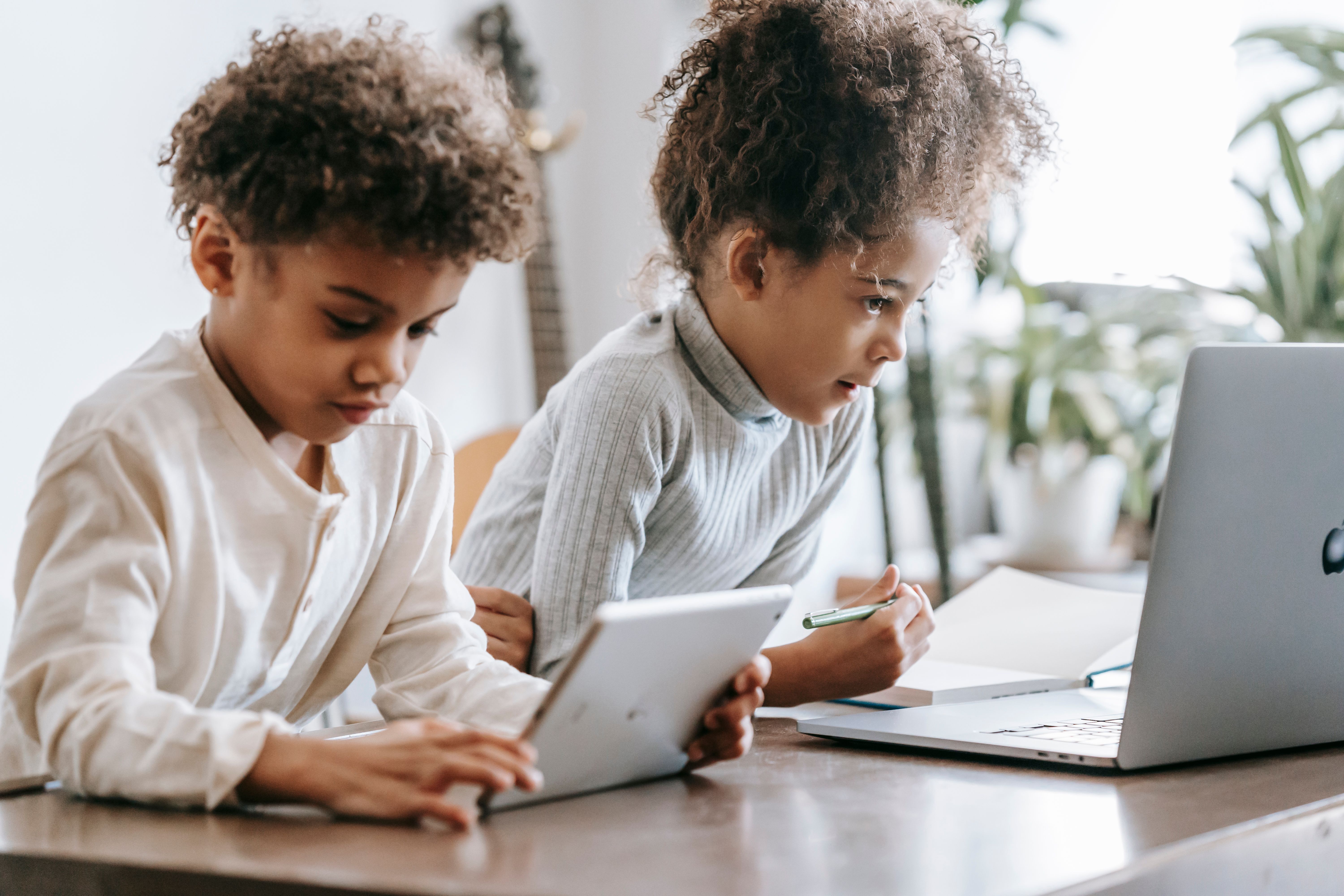 Aprender uma segunda língua melhora a memória e a concentração das crianças – The LanguageVerse Blog